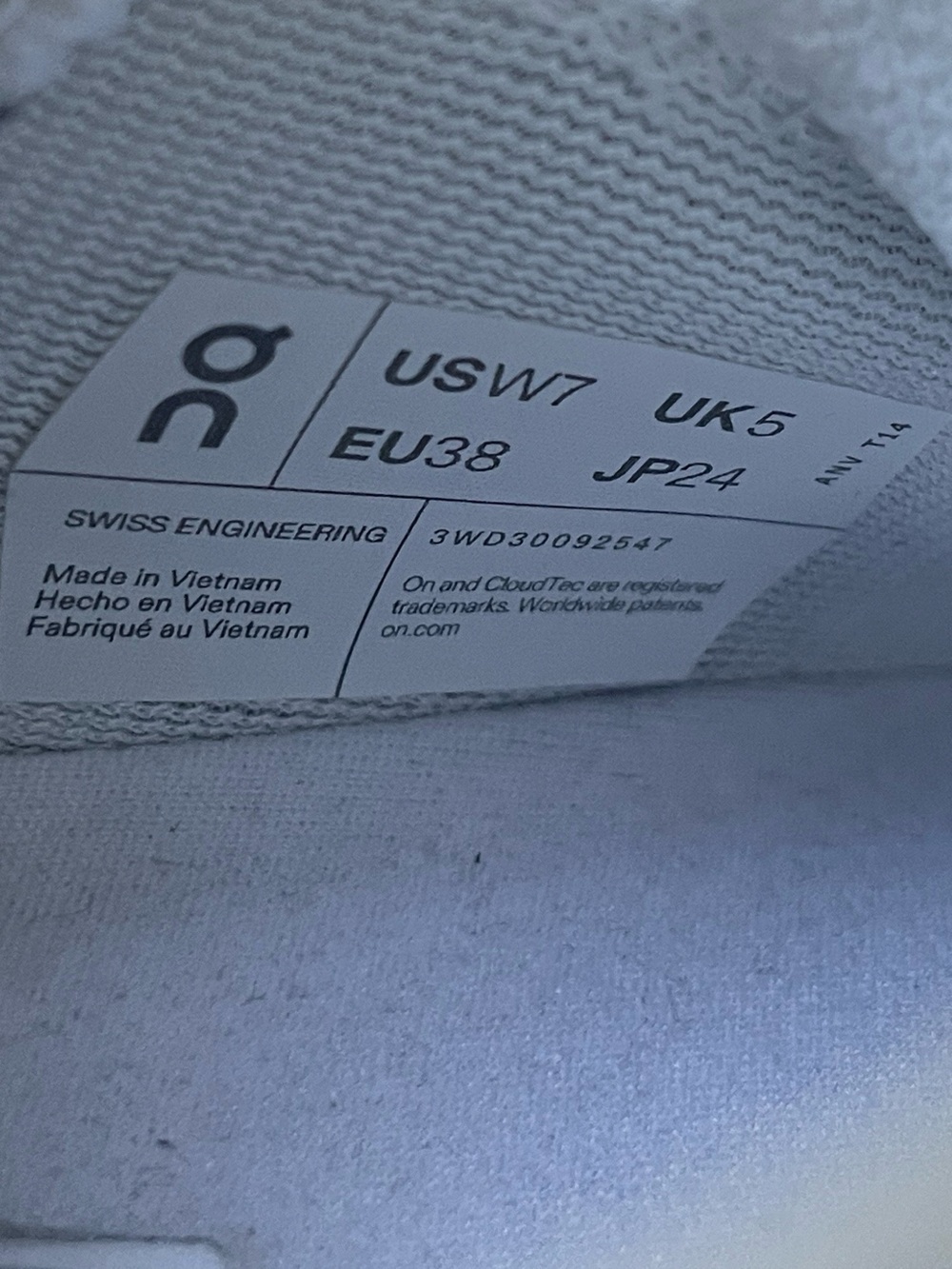 On Cloud Eclipse Running Shoes Alloy White Women’s 7 EUC Athletic Sneakers - Picture 10 of 14
